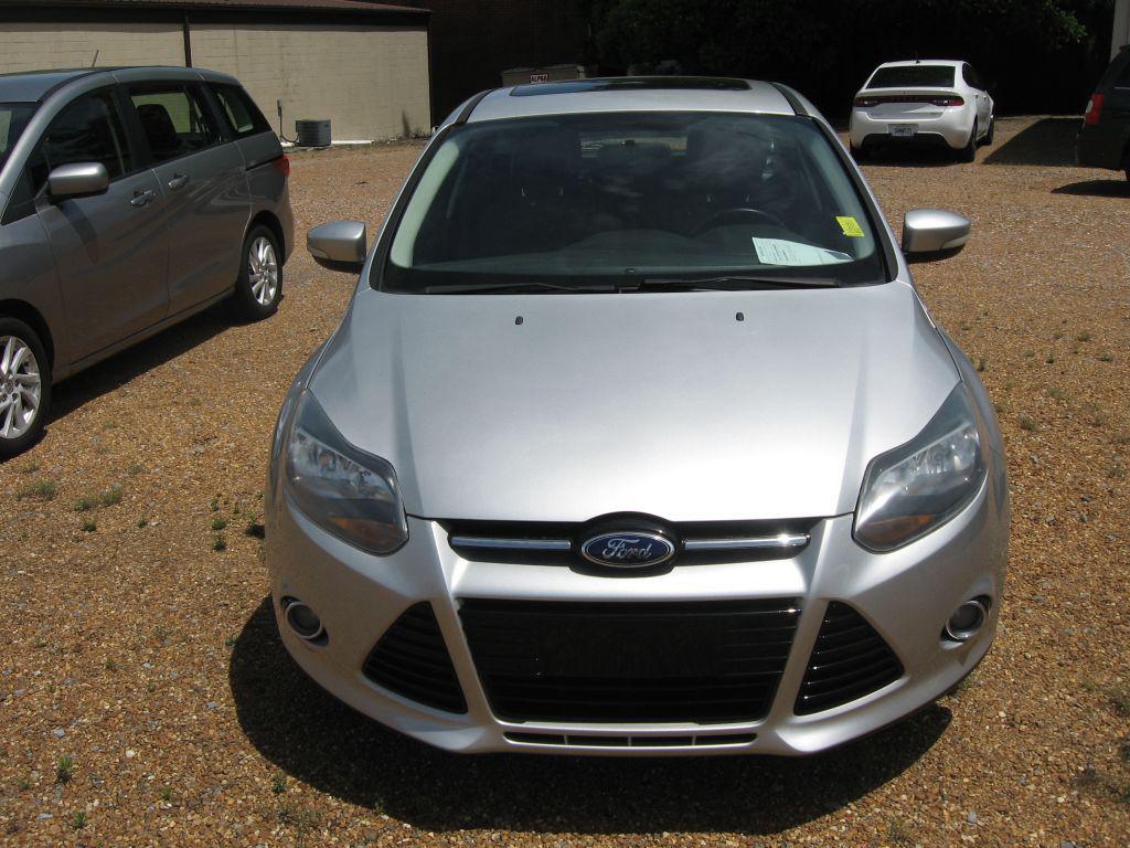 2014 Ford Focus 5 Door Hatch Titanium's photo
